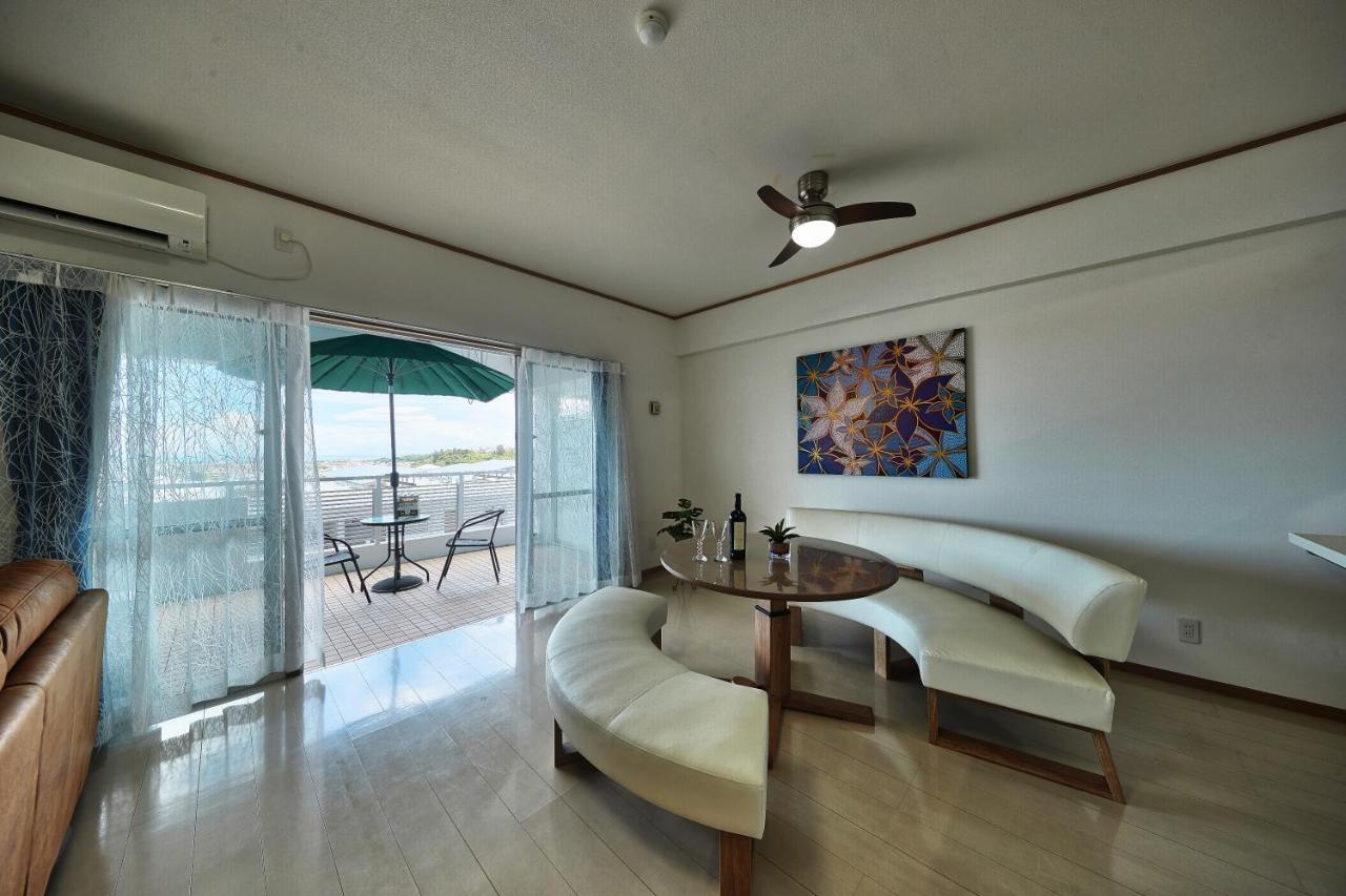 Freedomhillsフリーダムヒルズa棟 Apartment Tomigusuku Luaran gambar